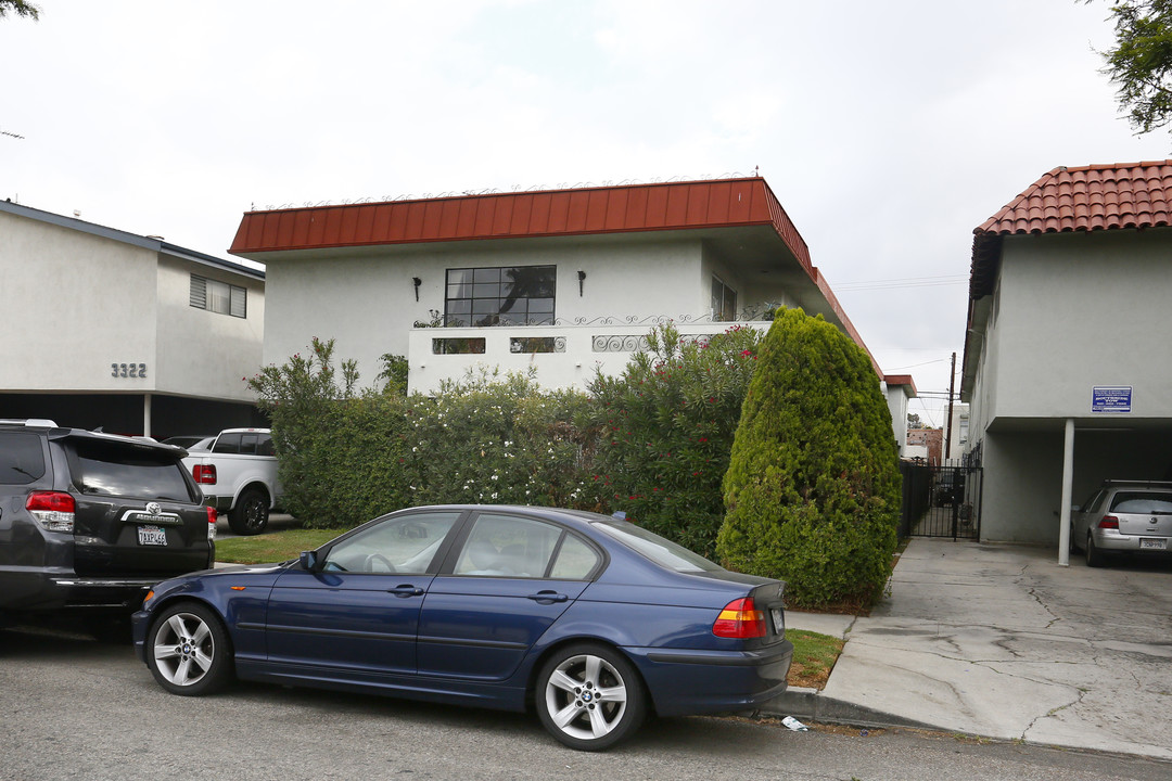 3332 Mentone Ave in Los Angeles, CA - Building Photo