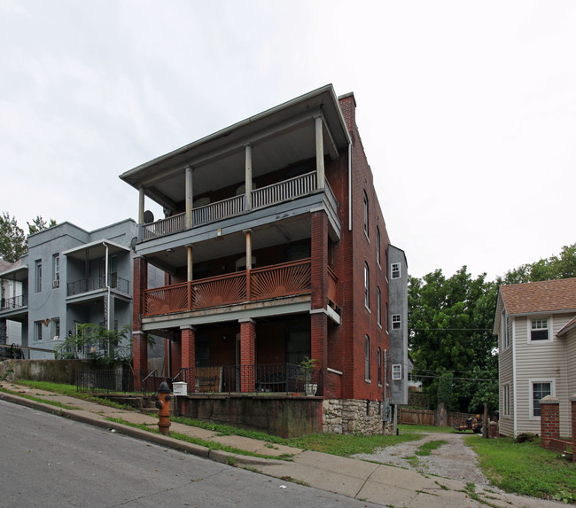 120 Brooklyn Ave in Kansas City, MO - Foto de edificio - Building Photo