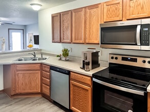 Tiverton Court Apartments in Ames, IA - Foto de edificio - Building Photo