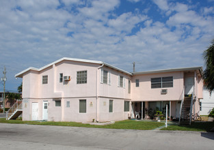 Riverside Apartments in Pompano Beach, FL - Building Photo - Building Photo