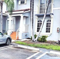 5245 NW 112th Ave in Doral, FL - Building Photo