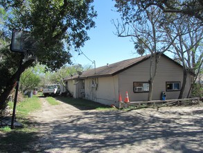 833 Military Dr in Corpus Christi, TX - Building Photo - Building Photo