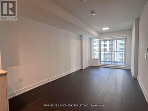 8 Cedarland Dr in Markham, ON - Building Photo - Building Photo