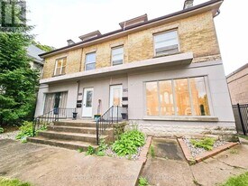 857 Dundas St in London, ON - Building Photo