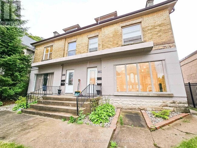 857 Dundas St