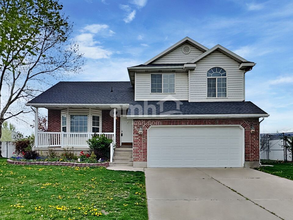 912 W 2450 N in Layton, UT - Building Photo
