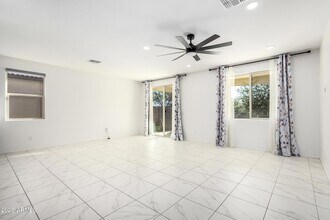 665 E Rojo Way in Gilbert, AZ - Foto de edificio - Building Photo