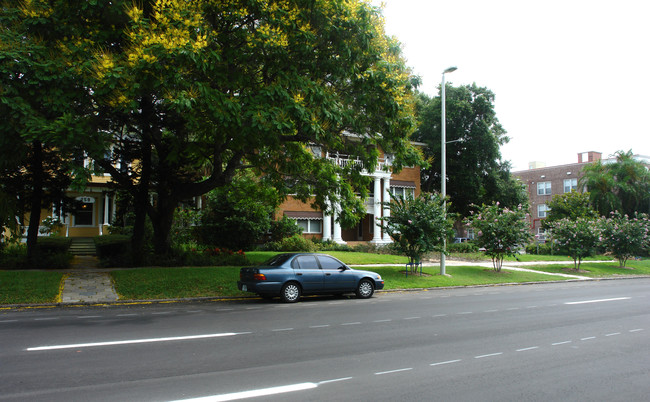 The Colton Apartments in St. Petersburg, FL - Building Photo - Building Photo