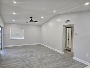 455 NE 210th Cir Terrace-Unit -202-18 in Miami, FL - Building Photo - Building Photo