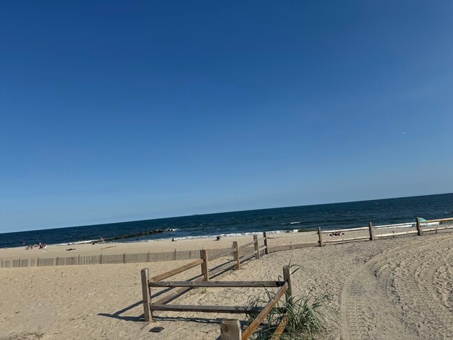 518 Beach 126th St, Unit 2.5 beds apt in Rockaway