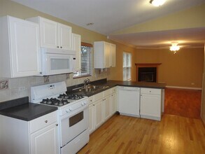 4312 E Lake Shore Dr in Wonder Lake, IL - Building Photo - Building Photo