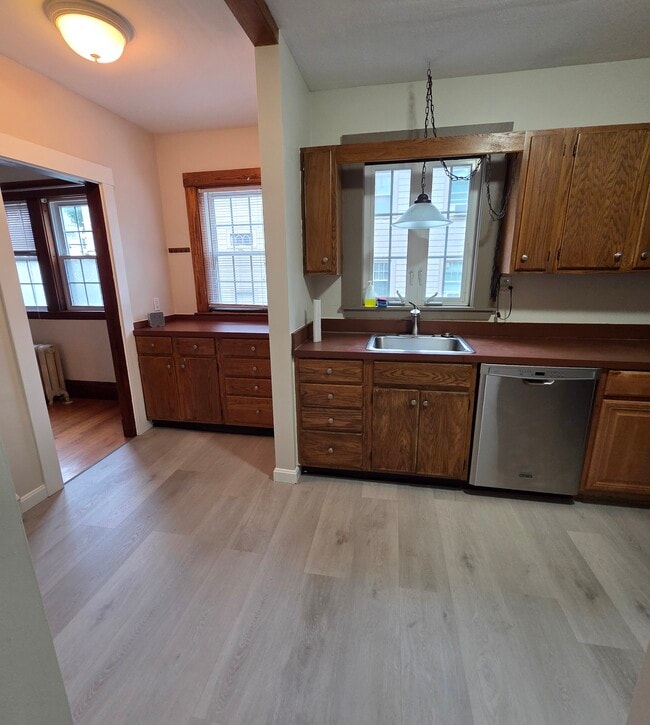 35 Chester Rd, Unit 15 in Belmont, MA - Foto de edificio - Building Photo