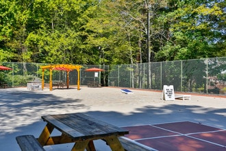 Radbourne Lake Apartments in Charlotte, NC - Foto de edificio - Building Photo