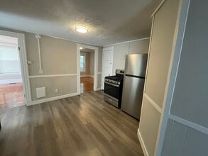 1824 Blossom in Nashua, NH - Foto de edificio - Interior Photo