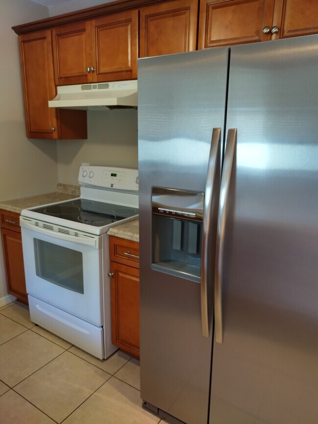 25 Crescent Lake Dr in North Fort Myers, FL - Building Photo - Building Photo