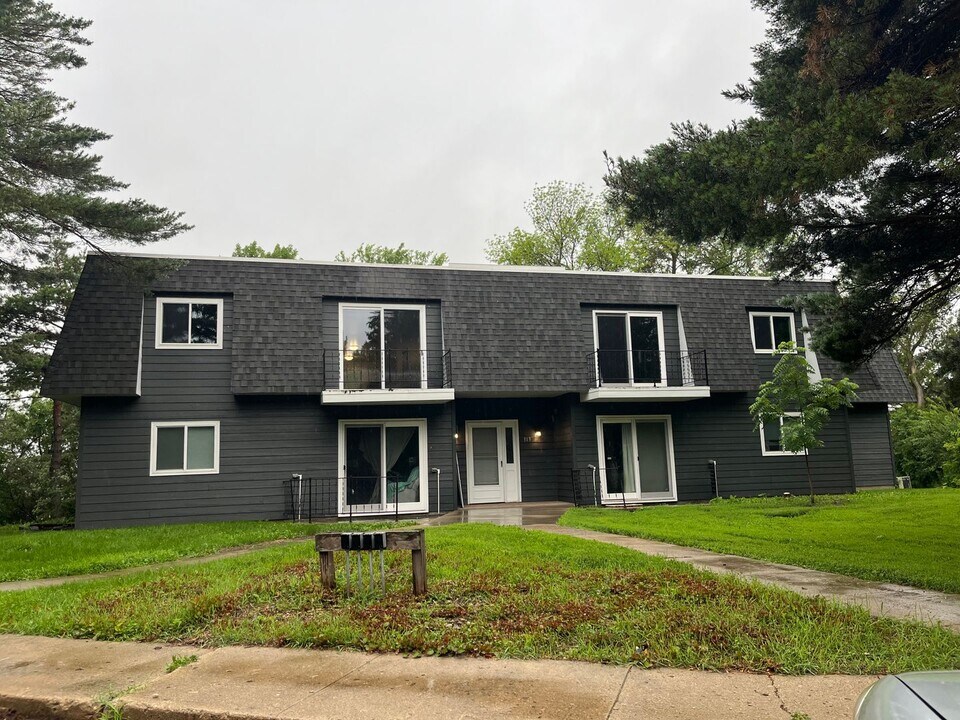 313 4th St NW in Watertown, SD - Building Photo