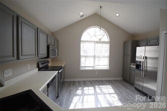 8616 Robinson Forest Dr in Charlotte, NC - Building Photo - Building Photo