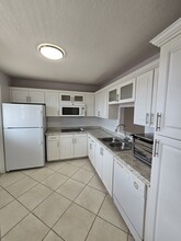 218 NE 12th Ave, Unit 502 in Hallandale Beach, FL - Building Photo - Building Photo
