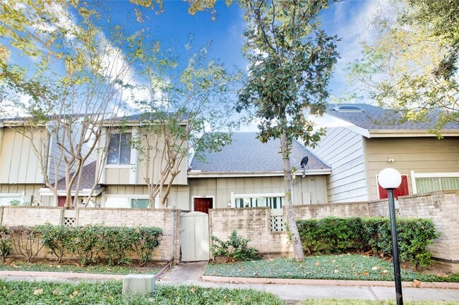 7075 Greenway Chase St in Houston, TX - Building Photo - Building Photo