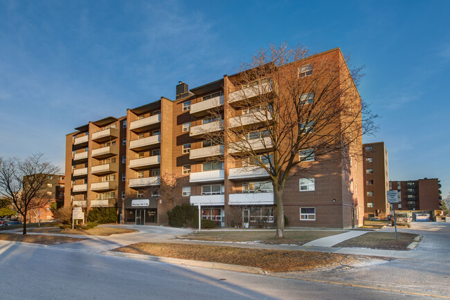 Strathroy Manor