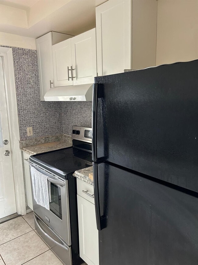 1050 E Sample Rd in Pompano Beach, FL - Building Photo - Building Photo