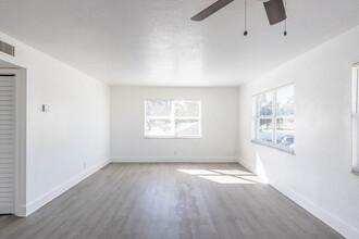 Deerfield Beach Apartments in Deerfield Beach, FL - Building Photo - Interior Photo