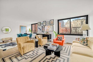 40 E 94th St in New York, NY - Building Photo