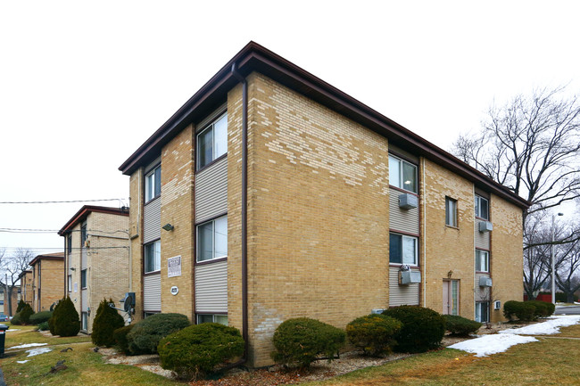 8269-8287 W Oak St in Niles, IL - Building Photo - Building Photo