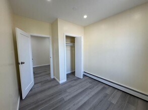 261 Manhattan Ave in Brooklyn, NY - Building Photo - Building Photo