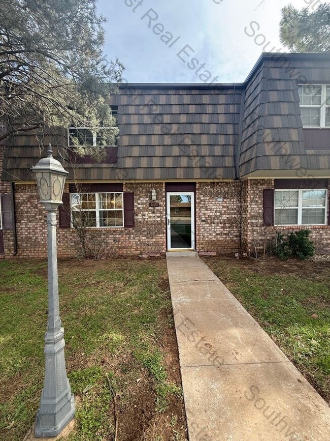 property at 1405 Colonial Pkwy
