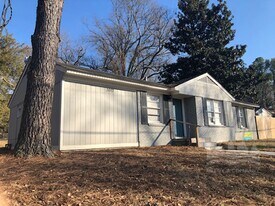 3082 Overton Crossing St in Memphis, TN - Building Photo