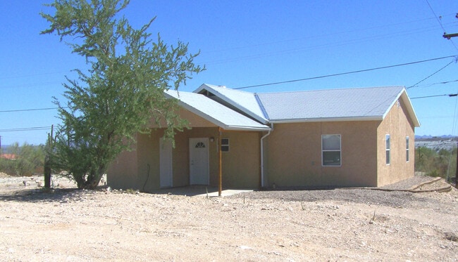 property at 768 W 7th St