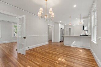 1593 Centre St in Newton, MA - Foto de edificio - Building Photo