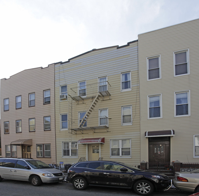 93 Newell St in Brooklyn, NY - Building Photo - Building Photo