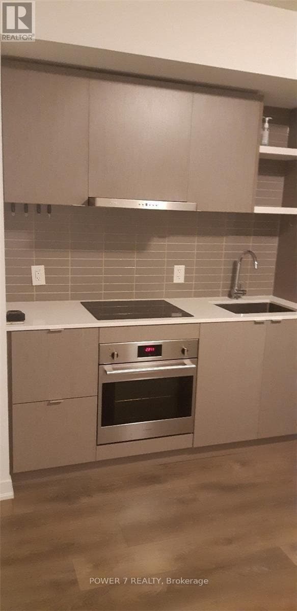 100 Harbour St in Toronto, ON - Building Photo - Building Photo