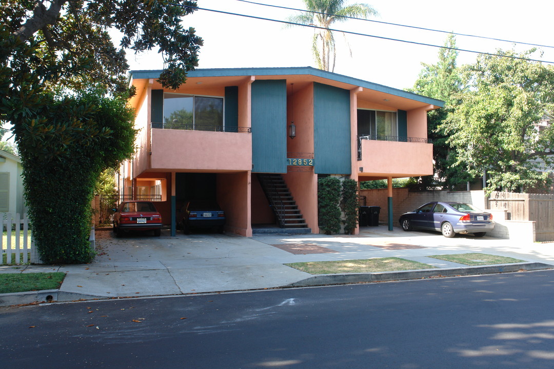 12852 Woodbridge St in Studio City, CA - Building Photo