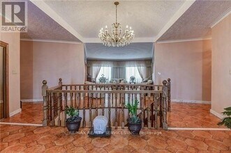 32 Fenton Way in Brampton, ON - Building Photo - Building Photo