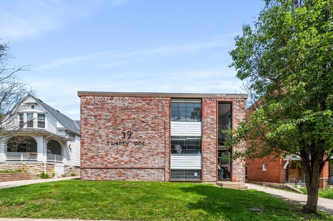 3921 WYANDOTTE in Kansas City, MO - Building Photo - Building Photo