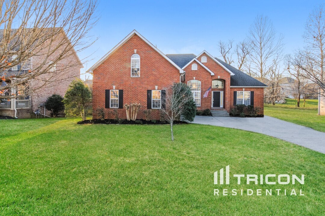 2797 New Port Royal Rd in Thompson's Station, TN - Building Photo