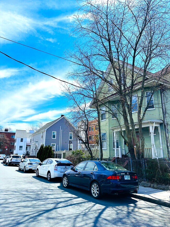12 Bennett St, Unit 3