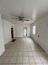 925 Pesante Rd in Bakersfield, CA - Foto de edificio - Building Photo