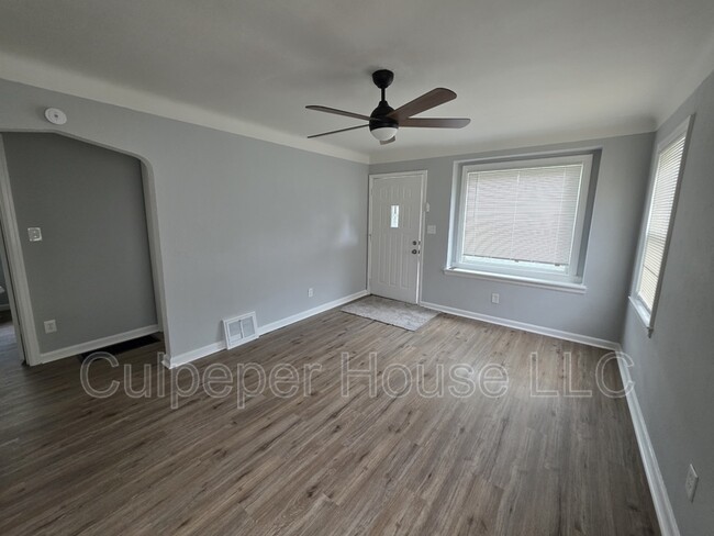 property at 39 W Gramercy Ave