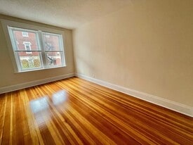 9 Barrows St, Unit B in Boston, MA - Building Photo