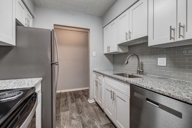 Presidential Arms Apartment Homes in Allison Park, PA - Building Photo - Building Photo