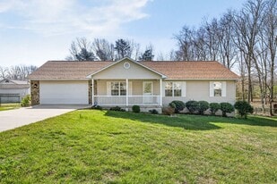 39 Calloway Dr in Crossville, TN - Building Photo