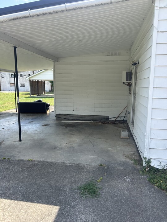 308 N 3rd St, Unit 4 in Williamsburg, KY - Building Photo