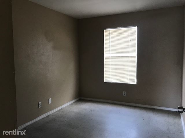 204 E Dullnig Ct in San Antonio, TX - Building Photo