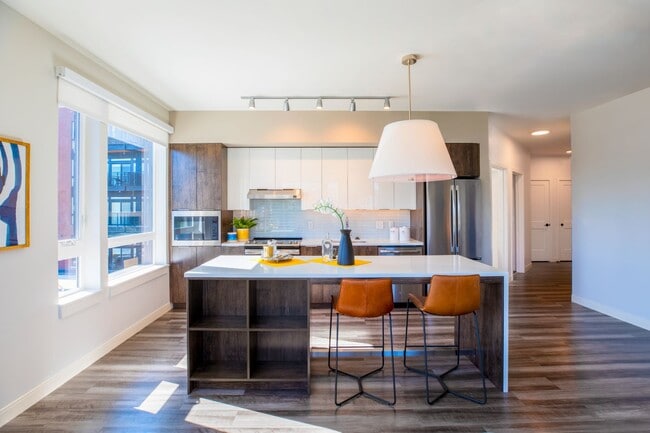 Glasshouse Pittsburgh in Pittsburgh, PA - Building Photo - Interior Photo