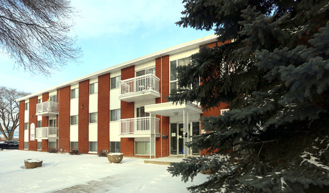 Glenmore Manor Apartments in Edmonton, AB - Building Photo - Building Photo