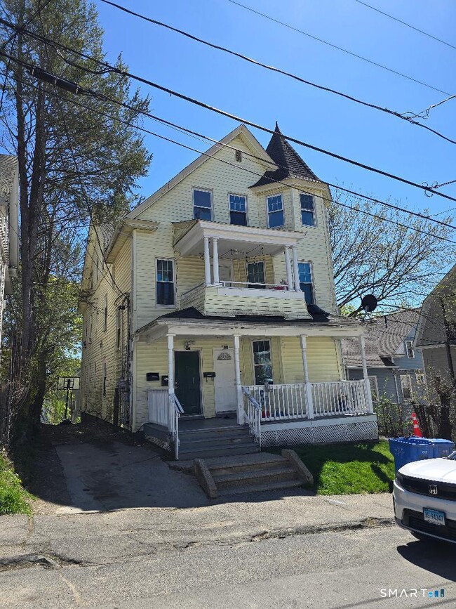 219 Woodlawn Terrace in Waterbury, CT - Building Photo - Building Photo